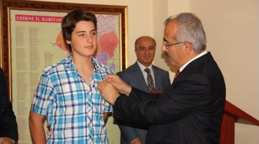 Başarılı &Ouml;ğrenciler &Ouml;d&uuml;llendirildi