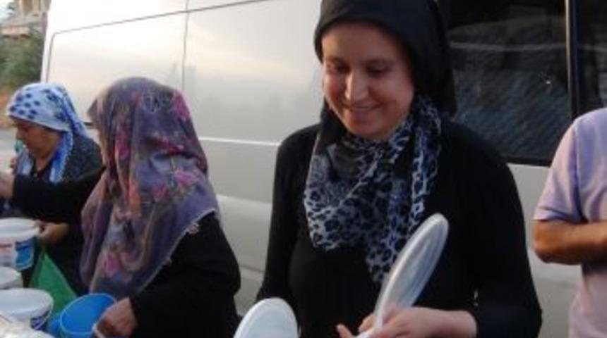 AGİAD, Herg&uuml;n Ihtiya&ccedil; Sahiplerine Yemek Dağıtıyor