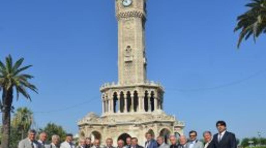 Başkan Kocaoğlu Ve 17 Il&ccedil;e Belediye Başkanı Vali Toprak&rsquo;ı Ziyaret Etti