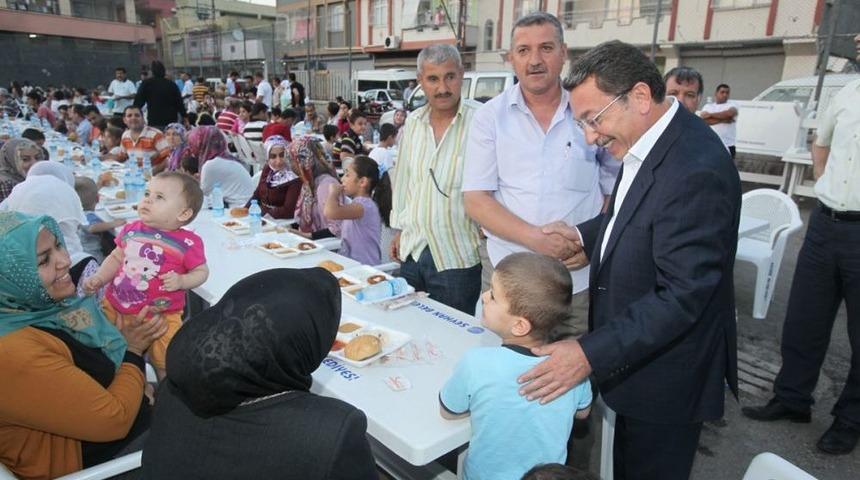 Başkan &Ouml;zt&uuml;rk, G&uuml;lpınar&rsquo;da 2 Bin Kişiyle Iftar A&ccedil;tı