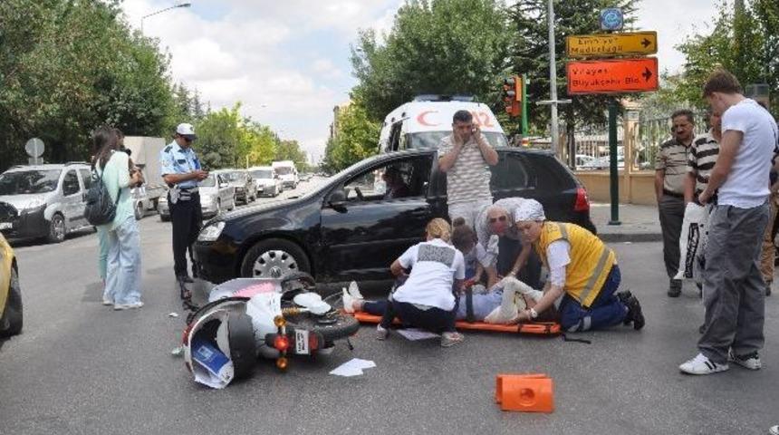 Elektirikli Bisikle İle Otomobil &Ccedil;arpıştı: 1 Yaralı