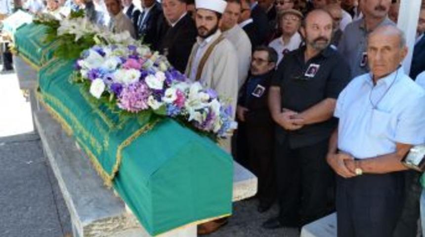 İş Ve Sanat D&uuml;nyası Cenazede Buluştu