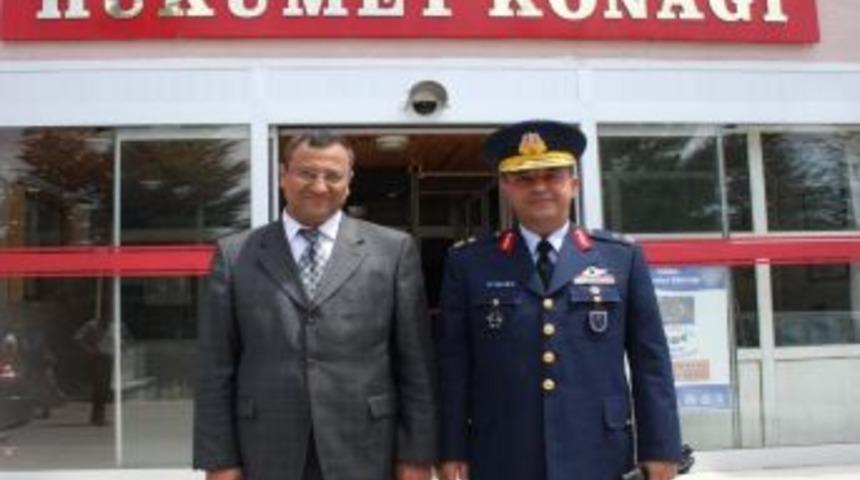 Tuğgeneral G&uuml;neykaya'dan Suluova Kaymakamı Sarıfakıoğulları'na Ziyaret
