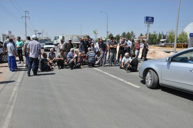 Esnaf Yolu Trafiğe Kapattı