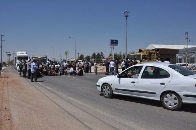 Esnaf Yolu Trafiğe Kapattı