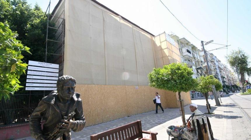 Antalya&rsquo;daki Tarihi &Ouml;ğretmen Evi Restore Ediliyor