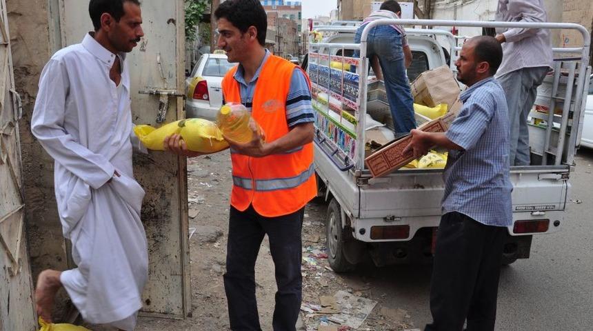 Kimse Yok Mu Yemen'de Fakirleri Sevindiriyor