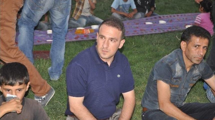 Ak Parti Gen&ccedil;lik Kolları Hayatını Kaybeden Şırnakspor Başkanı Hayrına İftar Yemeği Verdi