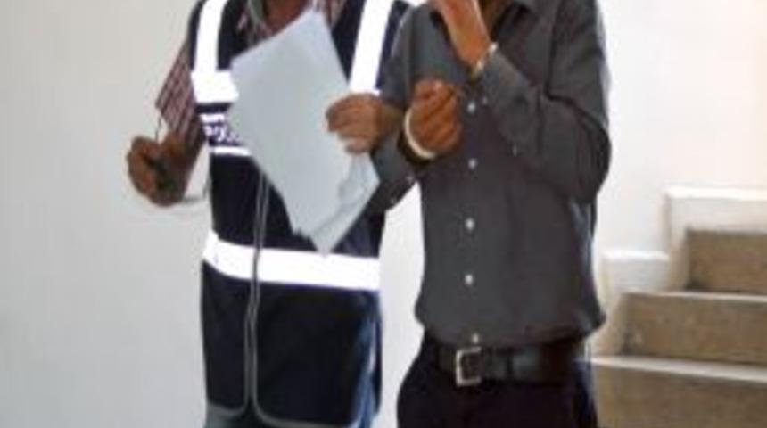 Kiraladığı Arabayı Polise Satarken Yakalandı