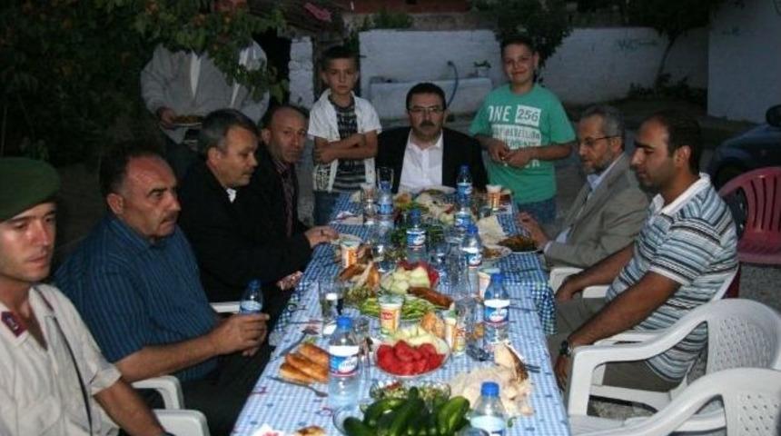 Vali Altınok Şehit Ailesiyle İftar Yaptı
