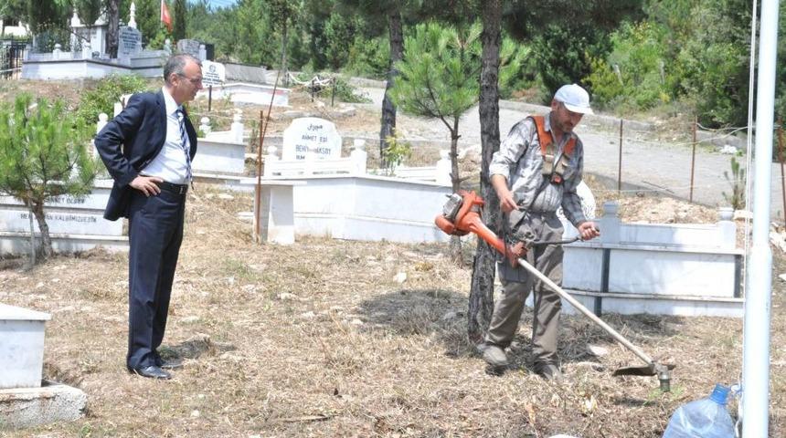 Mezarlıklarda Bayram Temizliği