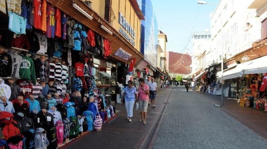 Alanya'da Esnaf Turisti Şehir Merkezine Afişle &Ccedil;ekecek