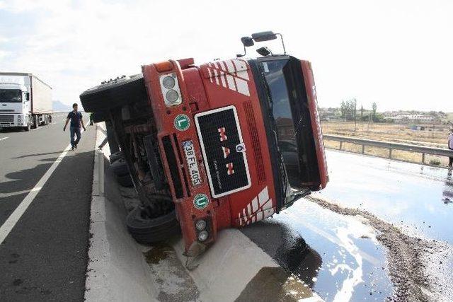 Mazot Y&uuml;kl&uuml; Tanker Devrildi 2