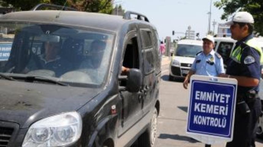 Bir Aydır Uyarı Yapan Emniyet, Kemersiz S&uuml;r&uuml;cleri Bu Kez Affetmedi