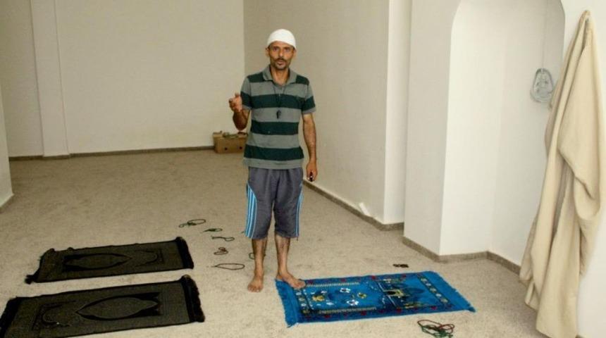 Uyuşturucuyu Bıraktı, Hasta Yakınları I&ccedil;in Mescit Yaptı