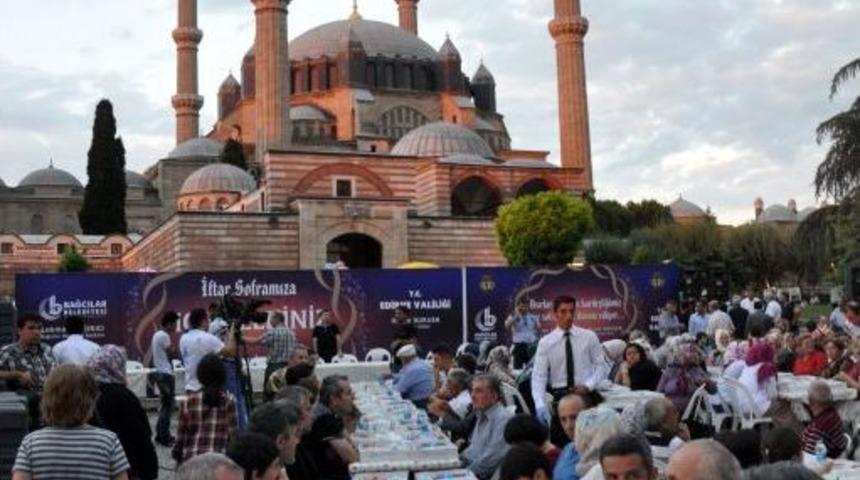 Bağcılar Belediyesi Selimiye&rsquo;nin G&ouml;lgesinde Iftar Verdi