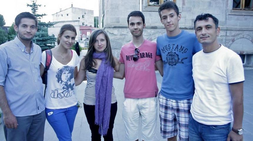 Kars'a Gelen Yabancı &Ouml;ğrenciler Harakani Sofrasında Iftar Yemeği Yedi