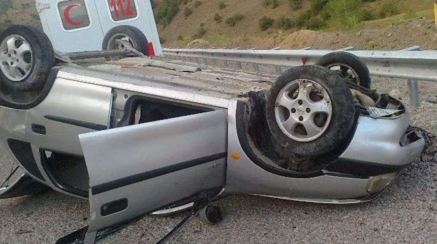 G&uuml;m&uuml;şhane&rsquo;de Trafik Kazası: 3 Yaralı