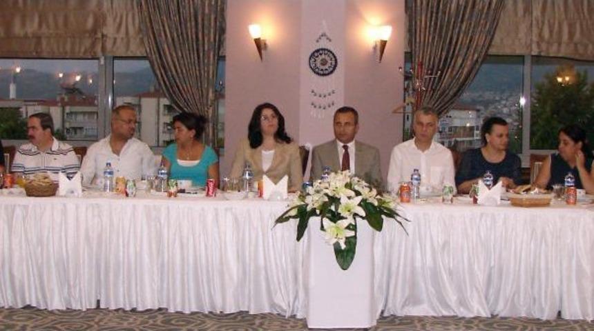 Basın Mensupları Denizli Valisi Demir&rsquo;le Iftarda Bir Araya Geldi