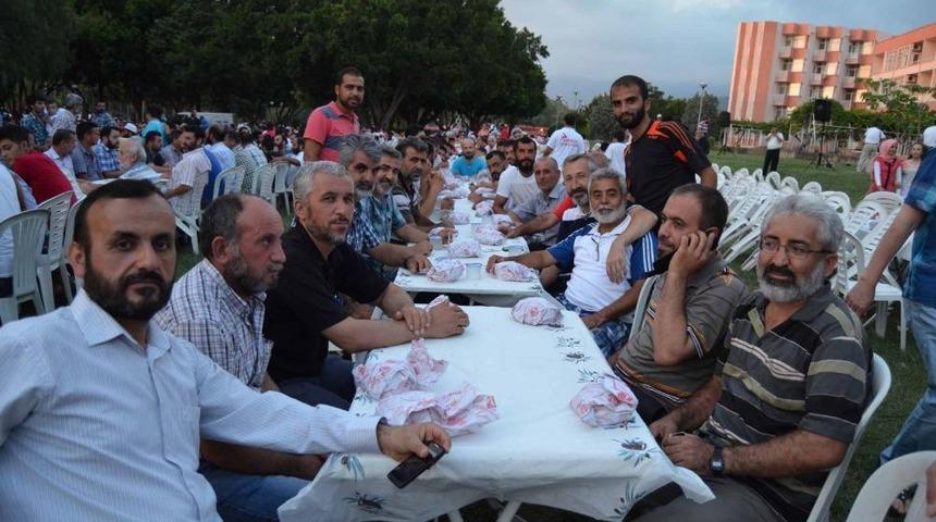 Sanayi Eski Bakanı D&ouml;nen, İsdemir Iş&ccedil;isine Iftar Verdi