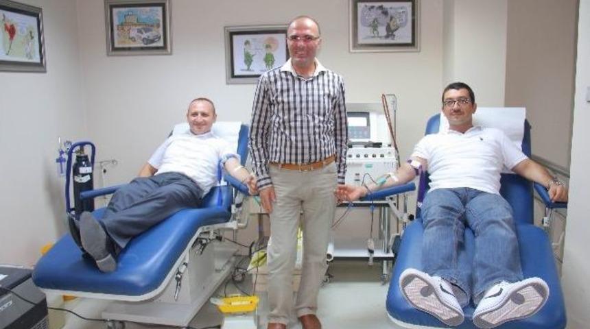 &Ouml;rnek Olsun Diye M&uuml;d&uuml;rler Kan Verdi