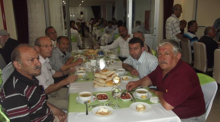 S&uuml;c&uuml;ll&uuml; Belediye Başkanı &Ouml;zkanlı Iftar Verdi