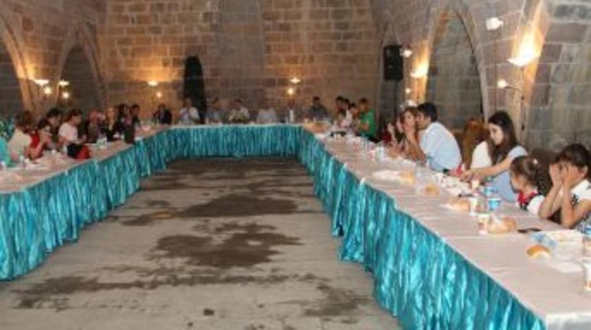 BE&Uuml; Personeline Tarihi Handa Iftar Yemeği