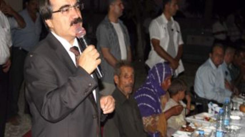 Adana Valiliği Tarım Işçilerine Iftar Verdi