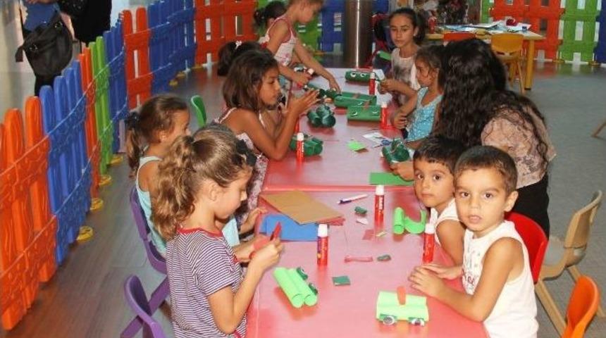 Pe&ccedil;eteden "adam", Kartondan "kurbağa"