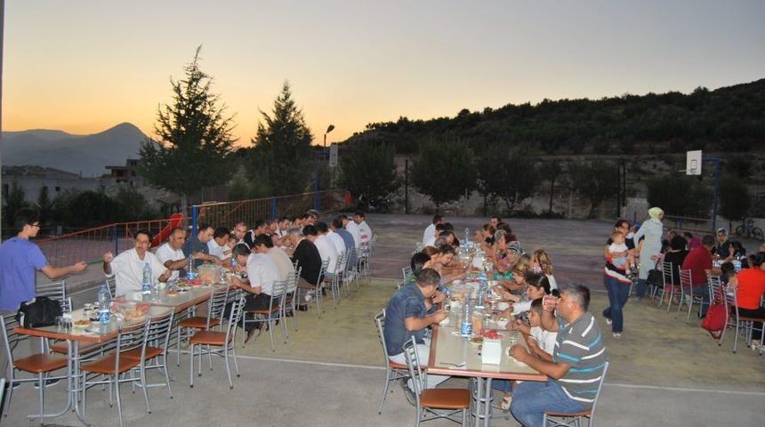 Mut Şifa Derneği, Sağlık &Ccedil;alışanlarını Iftarda Buluşturdu