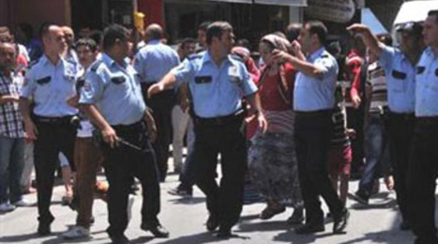 Sapığı lin&ccedil;ten polis kurtardı