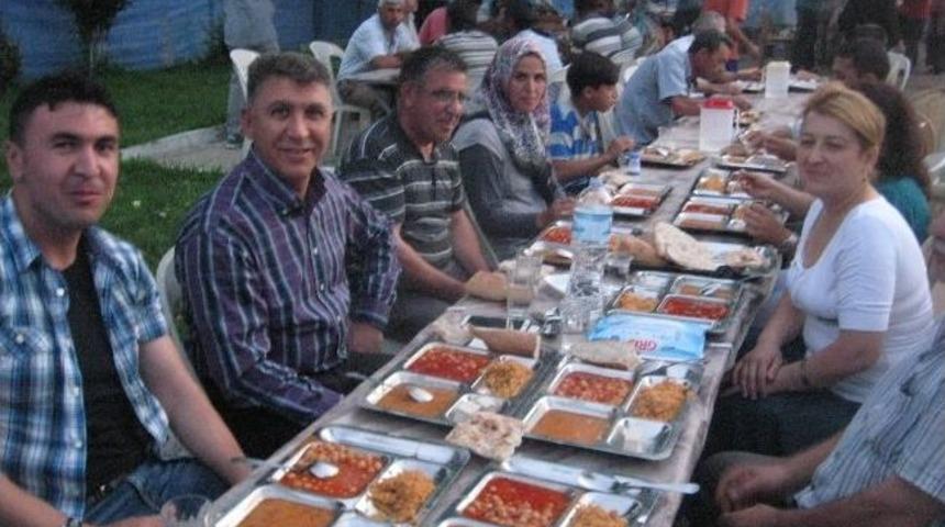 Kaymakam D&ouml;lek, İftar &Ccedil;adırında Vatandaşlarla Buluştu