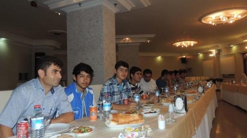 Taş Mektepliler &Ccedil;anakkale'de Projesi&rsquo;ne Katılanlar İftarda Buluştu