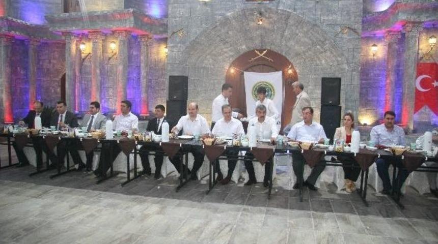 Damızlık Koyun Ve Ke&ccedil;i Yetiştiricileri Birliği&rsquo;nden İftar Yemeği