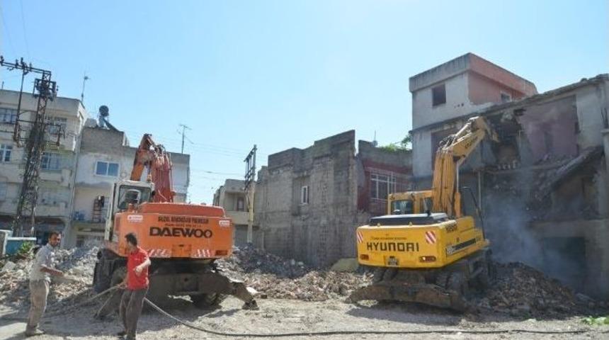 Mithatpaşa&rsquo;da Yıkım S&uuml;r&uuml;yor