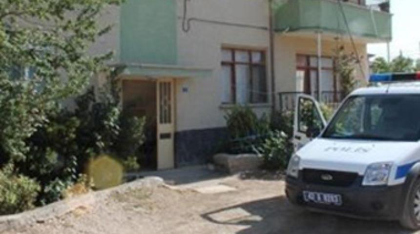 Kendisini ka&ccedil;ırmayan sevgilisini &ouml;ld&uuml;rd&uuml;