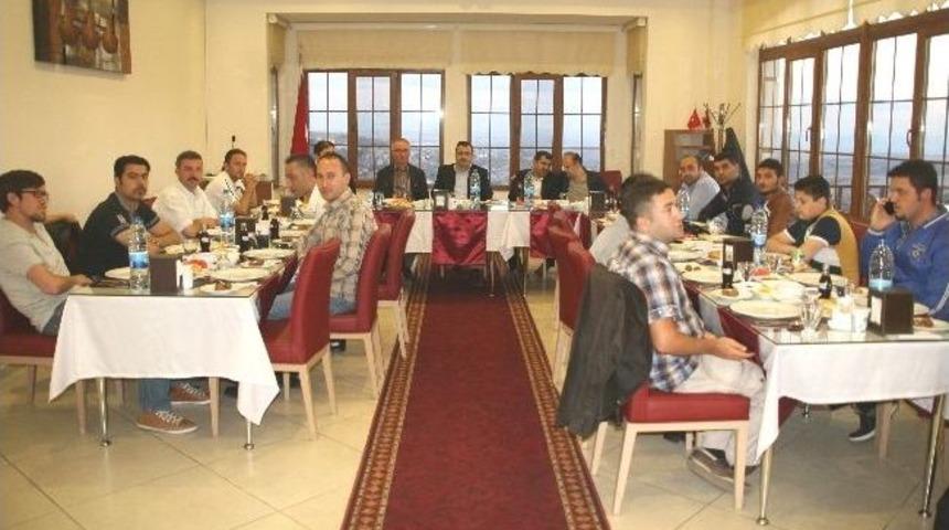 Yozgat &Ouml;zel Ergin Koleji Ve Maltepe Deshanesi Basın Mensuplarına İftar Yemeği Verdi