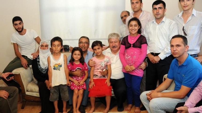 Elektrik Kontağından &Ccedil;ıkan Yangında K&uuml;l Olan Evi Belediye Yetkilileri Onardı