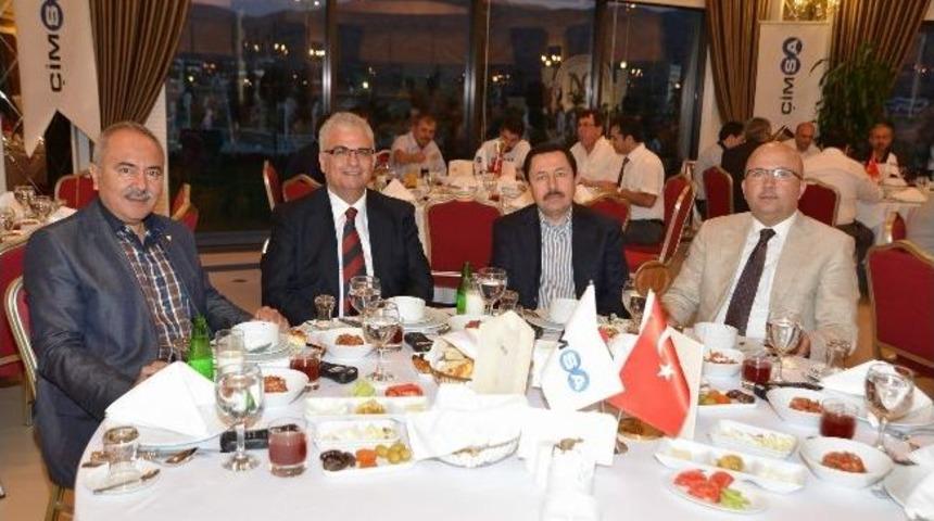 Afyonkarahisar Protokol&uuml; &Ccedil;imsa&rsquo;nın İftar Yemeğinde Bir Araya Geldi