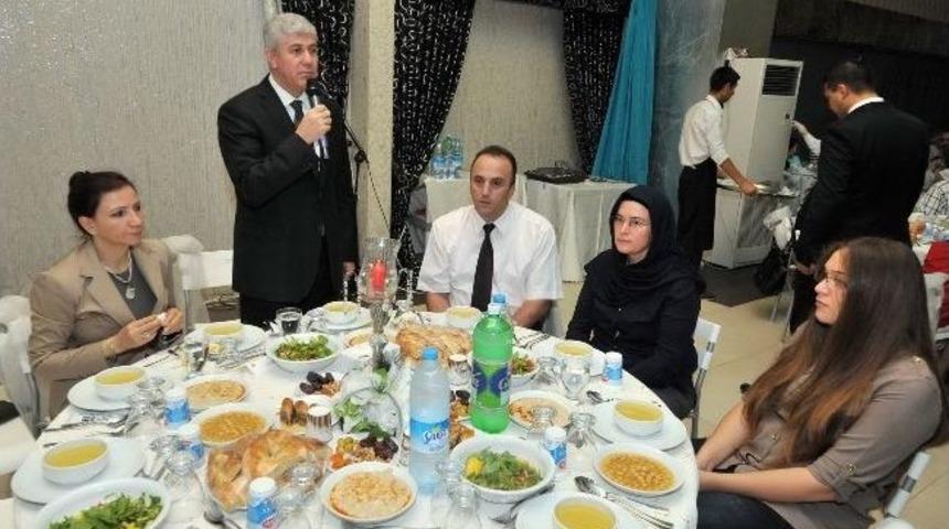 Vali Erden Şehit Aileleri Ve Gazilerle İftar Yemeğinde Buluştu