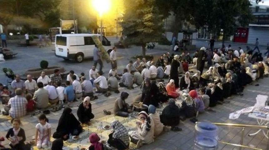 Dualar, Arakan Ve Doğu T&uuml;rkistan&rsquo;a