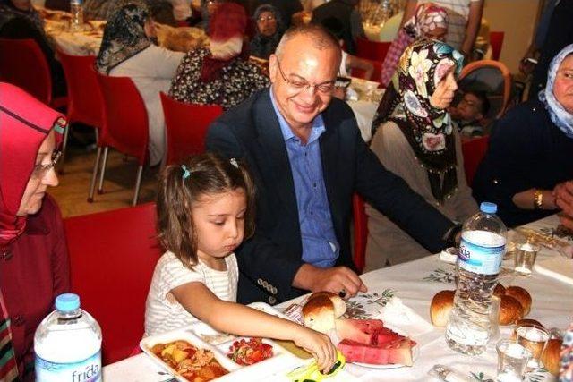 Sarıgöl Mhp’nin İftarına 2 Bin Kişi Katıldı