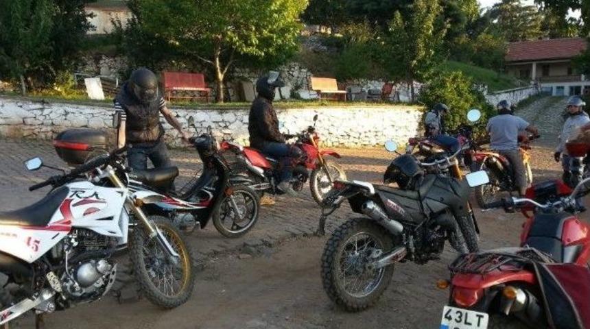 Gemok &Uuml;yeleri 2 Bin 320 Metrelik Muratdağı Zirvesine Tırmandı