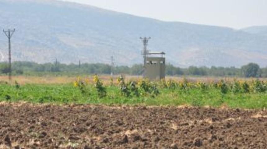 Ka&ccedil;ak&ccedil;ılardan Askere Taşlı Sopalı Saldırı: 7 Yaralı