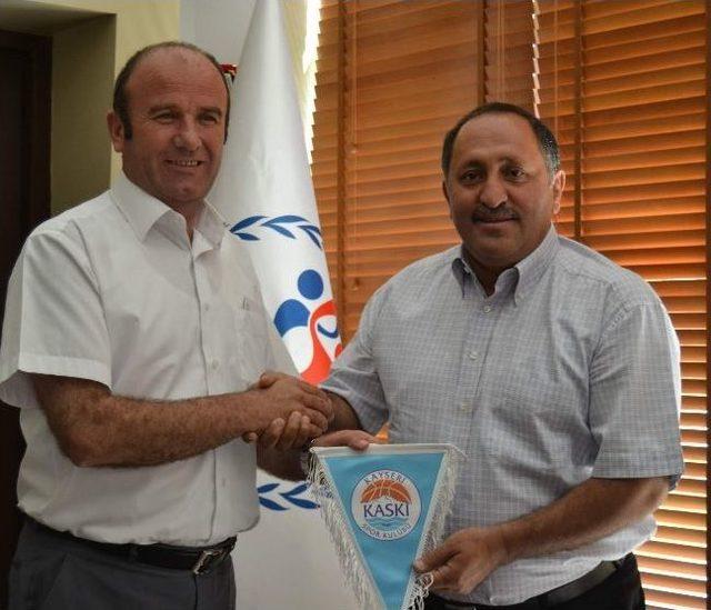 Kayseri Kaskispor Yönetiminden Gençlik Hizmetleri Ve Spor İl Müdürü Özen’ Ziyaret