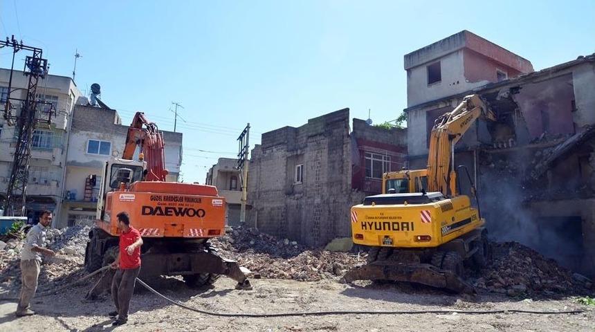 Mithatpaşa&rsquo;da Yıkım S&uuml;r&uuml;yor