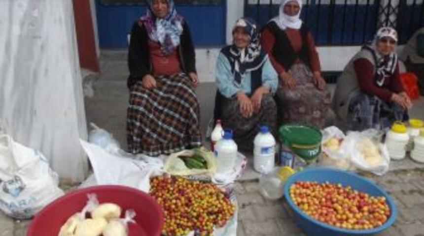 Salı Pazarında K&ouml;y &Uuml;r&uuml;nleri Yoğun Ilgi G&ouml;r&uuml;yor