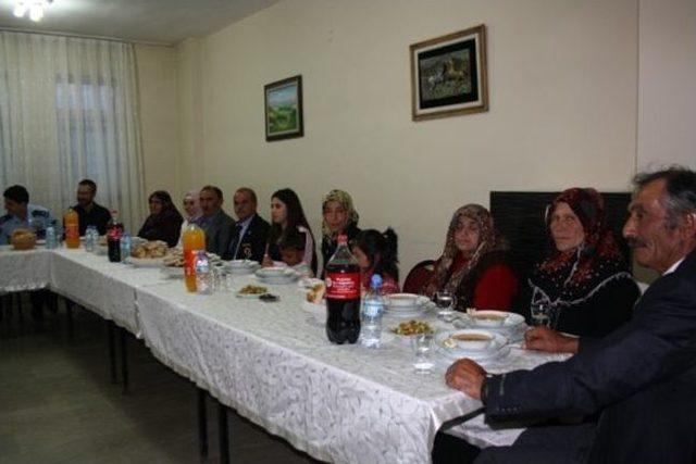 Selim Kaymakamı İftar Yemeğinde Şehit Ve Gazi Aileleriyle Birlikte Oldu