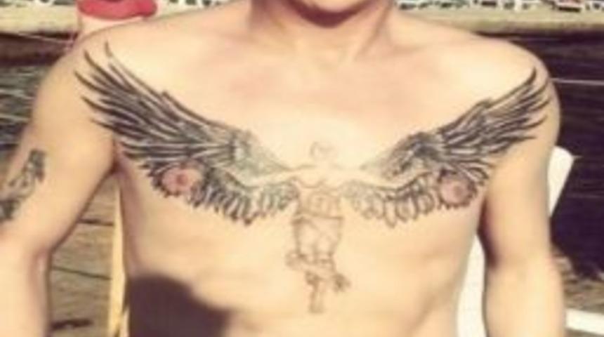 G&ouml;ğs&uuml;ne Melek D&ouml;vmesi Yaptırdı