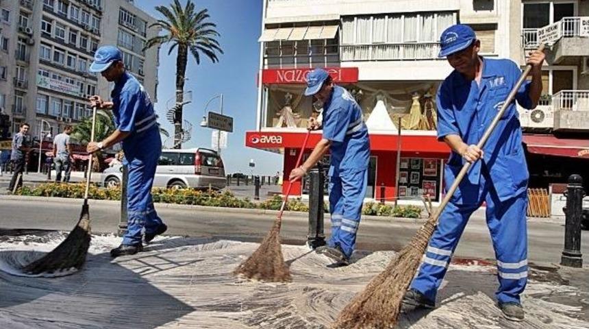 Konak'ta Konteynerlere Yaz Temizliği